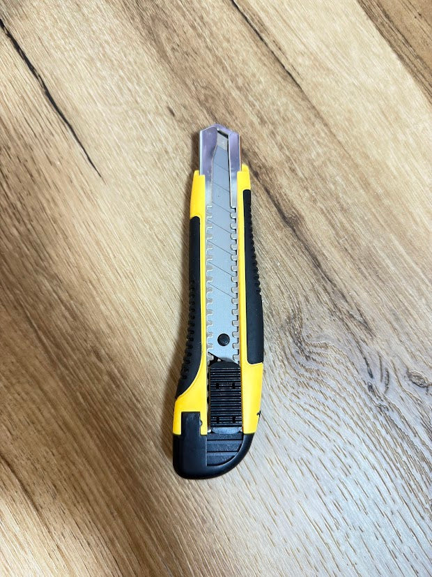 Řezací nůž / zalamovací nůž 18 mm – kovová vodicí lišta