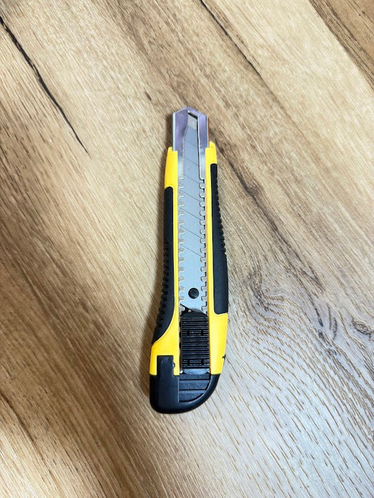 Řezací nůž / zalamovací nůž 18 mm – kovová vodicí lišta